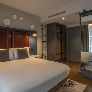 https://hotel-indigo-london-aldgate.brighton-hotels-england.com